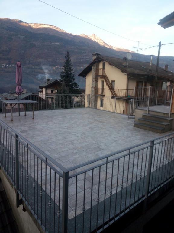 Casa Vacanze Chez Sapin Fénis Exterior foto